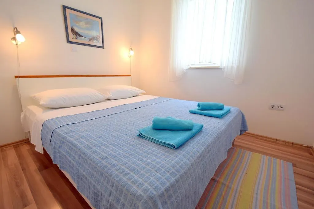 Apartments Ravlic Punat