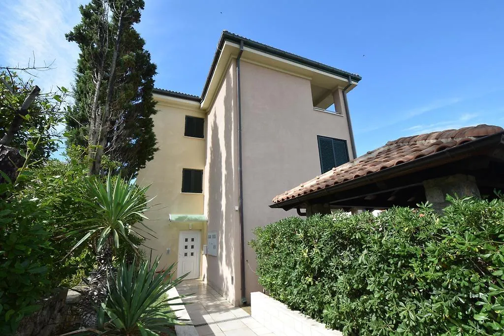 Apartments Ravlic Punat