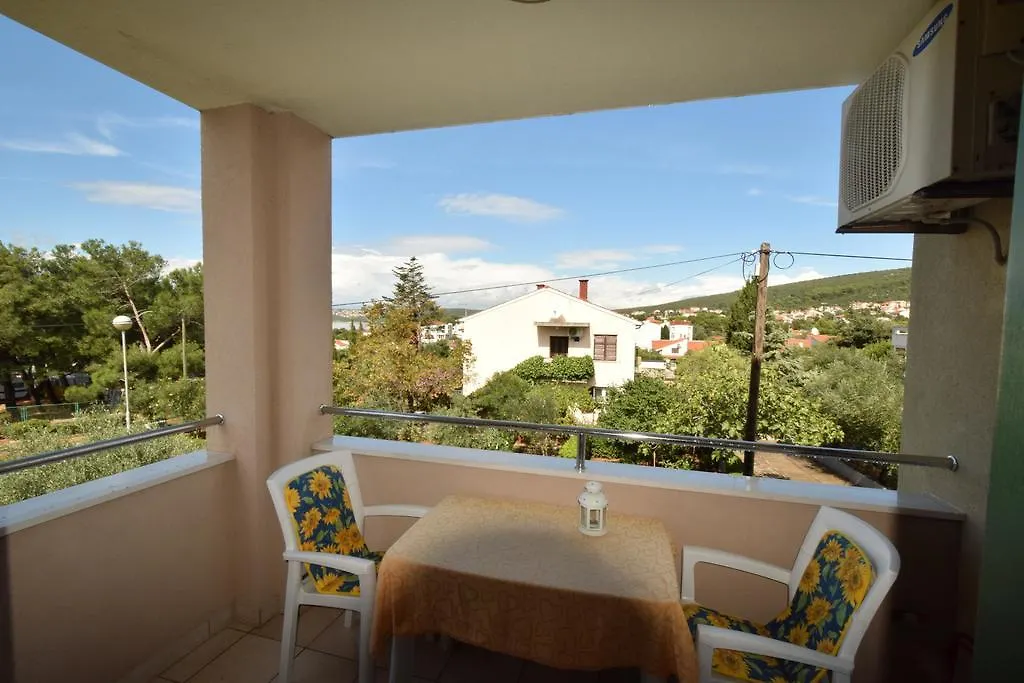Apartments Ravlic Punat
