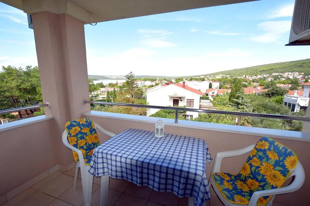 Apartments Ravlic Punat
