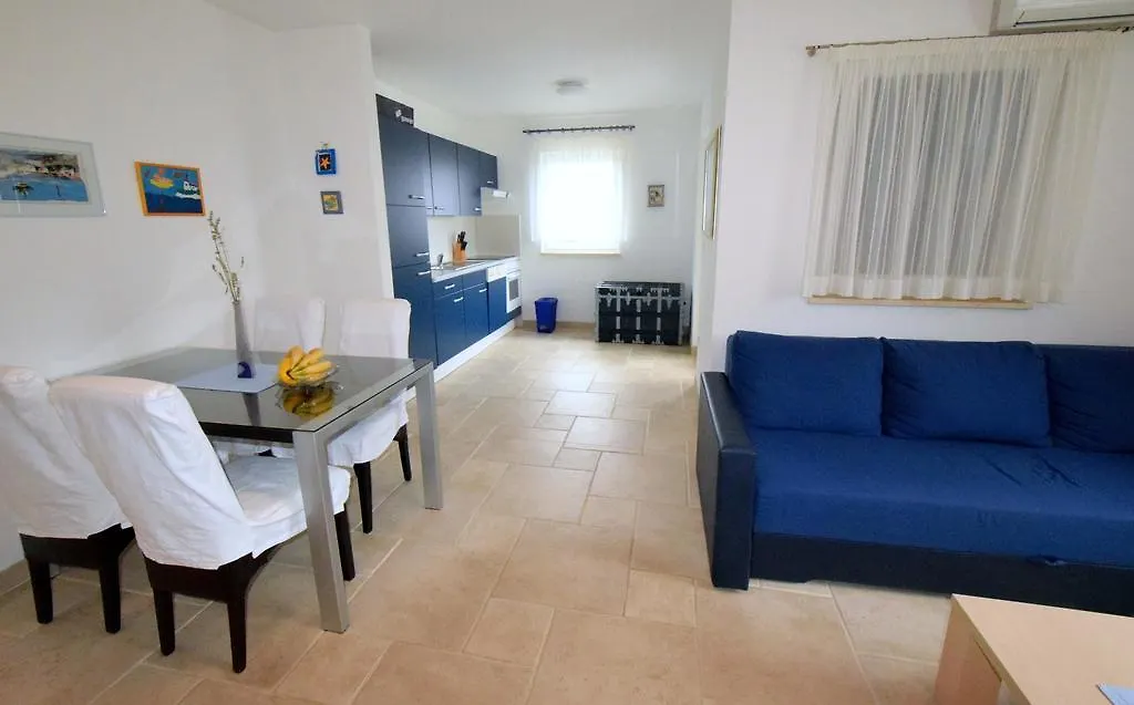 Apartments Ravlic Punat 0*,