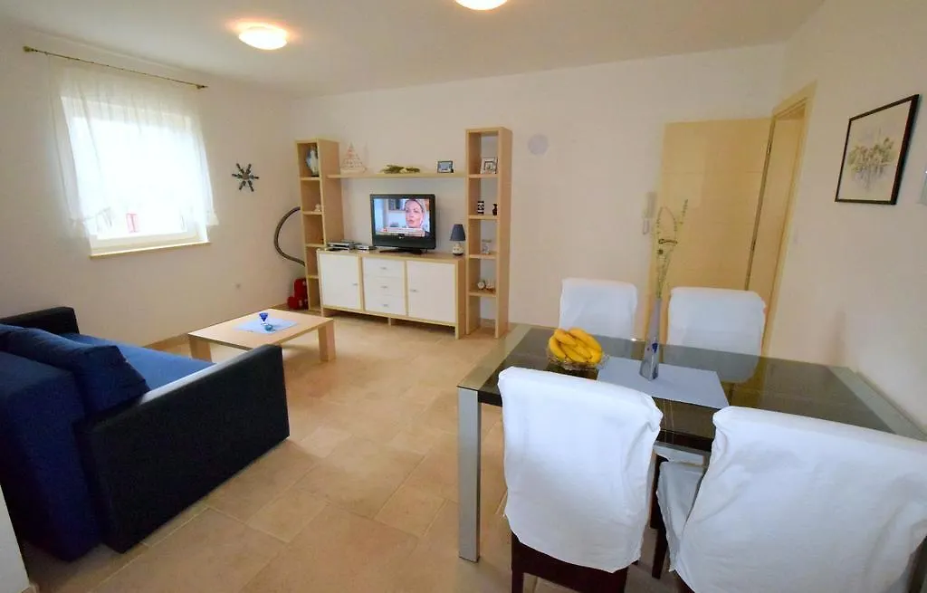 Apartments Ravlic Punat