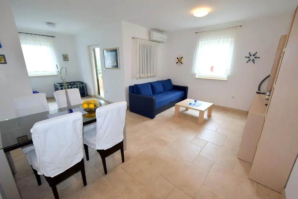 Apartments Ravlic Punat