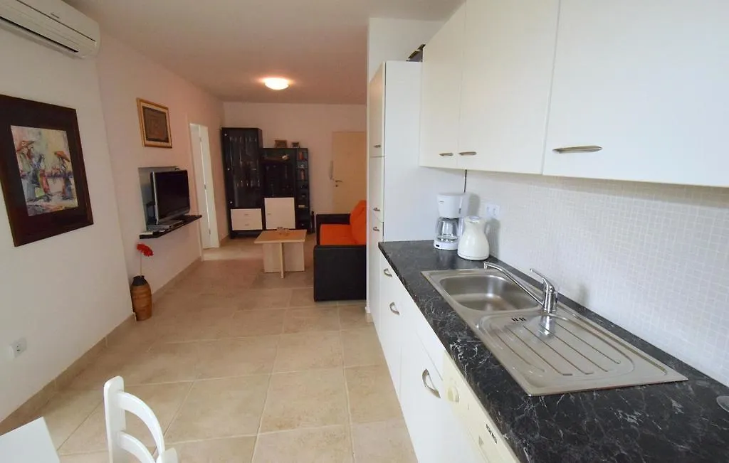 Apartments Ravlic Punat