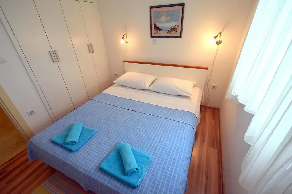 Apartments Ravlic Punat