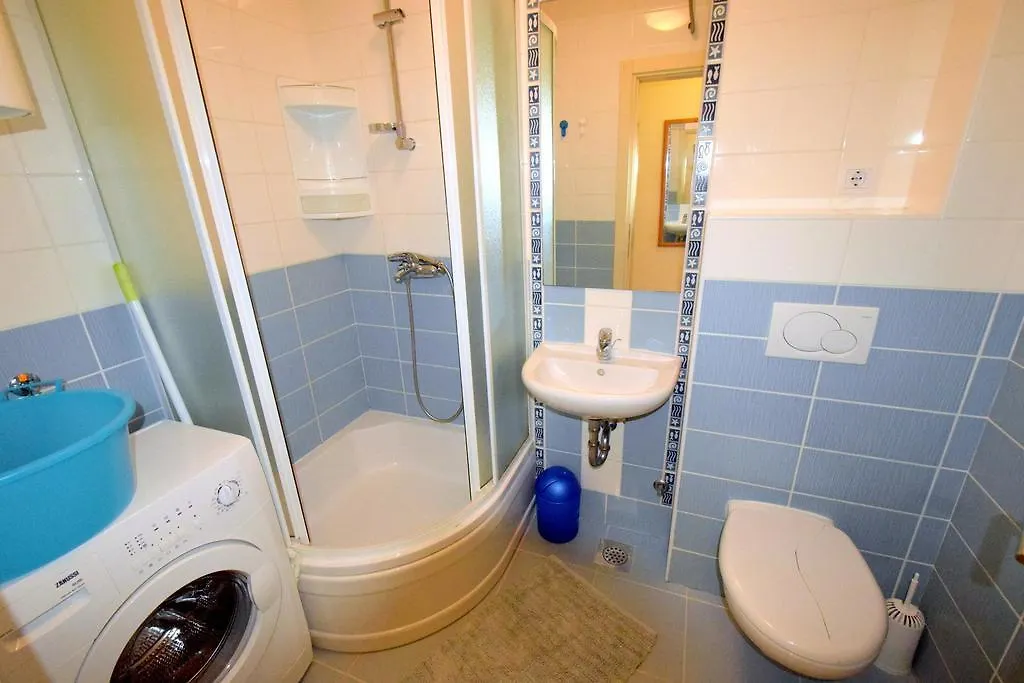 Apartments Ravlic Punat